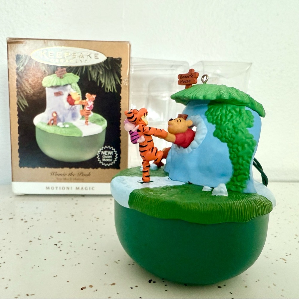 Hallmark Keepsake Ornament (1995) Winnie the Pooh ~ Too Much Hunny